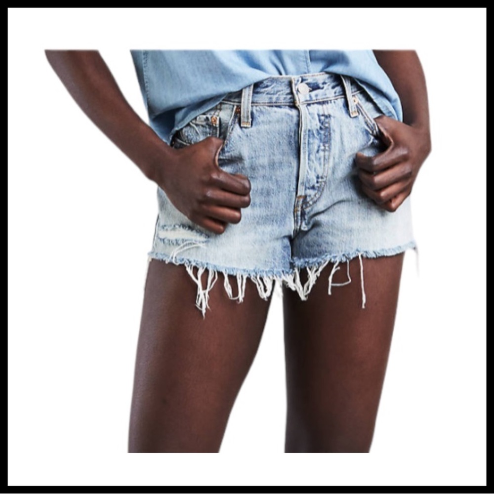 LEVIS’S 501 Jean Short in Waveline